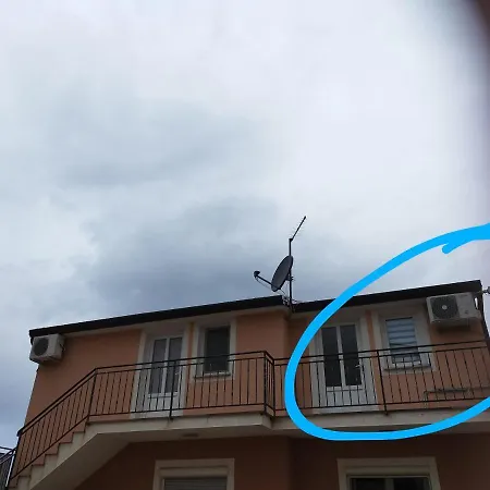 Tonis Apartman *