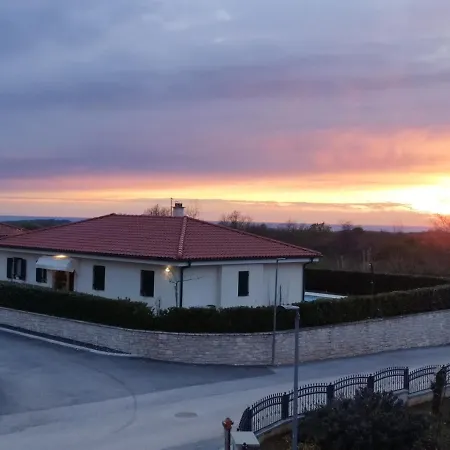 Tonis Apartman